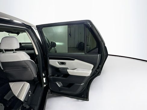 Used 2023 Honda Pilot LX image 29