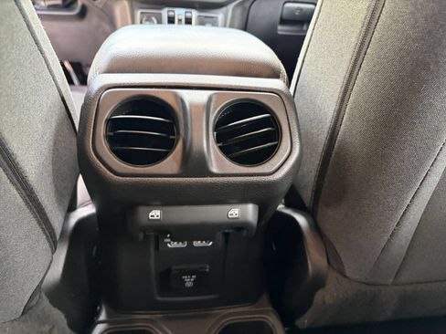 Used 2025 Jeep Wrangler Unlimited Sahara AWD/4WD image 22