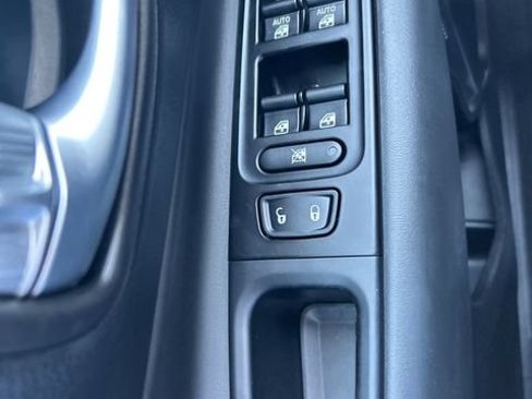 Used 2020 Jeep Renegade Limited w/ Safety and Security Group AWD/4WD image 39