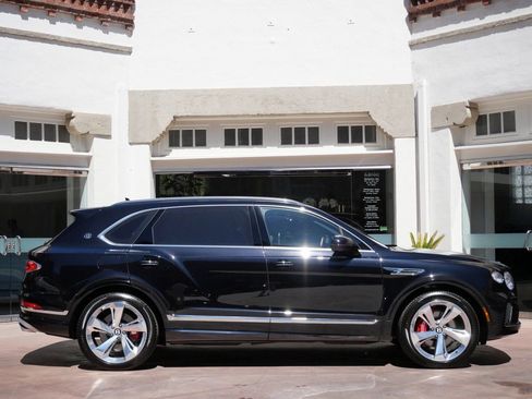 Used 2025 Bentley Bentayga Extended Wheelbase AWD/4WD image 5