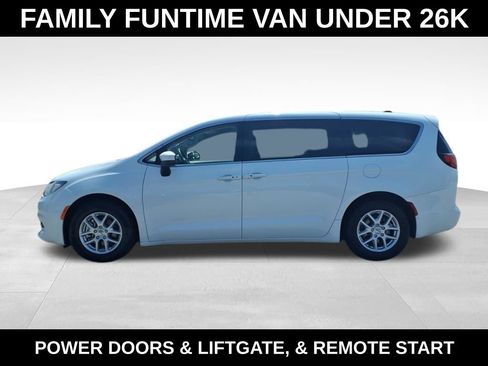 Used 2023 Chrysler Voyager LX FWD image 5