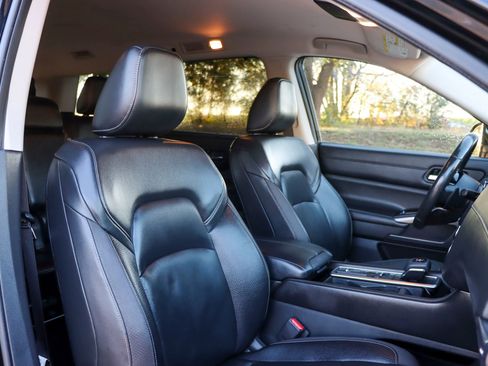 Used 2022 Nissan Pathfinder SL image 24