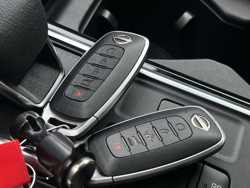 Used 2023 Nissan Pathfinder Platinum image 10