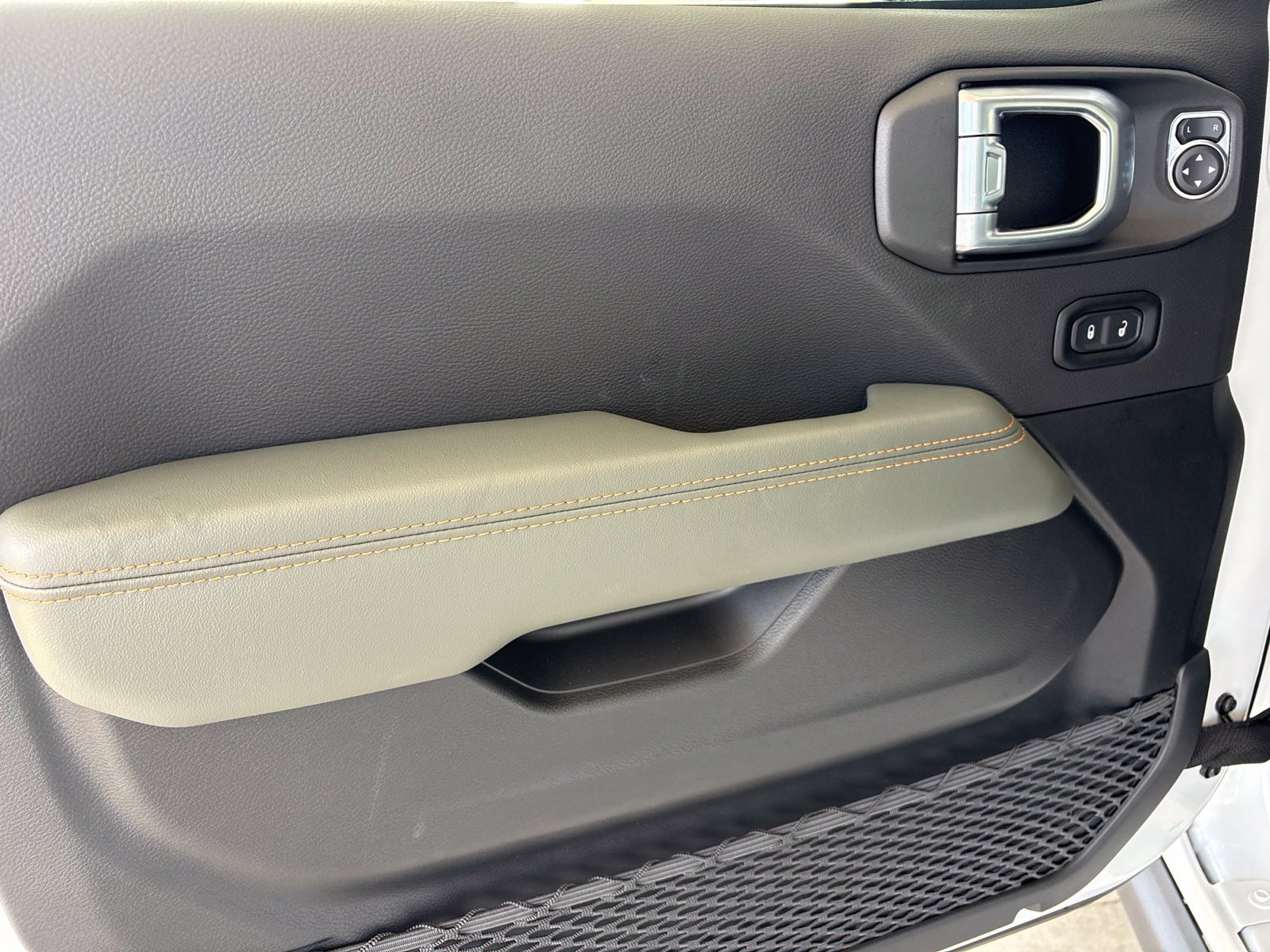 New 2027 Jeep Gladiator Mojave AWD/4WD image 10
