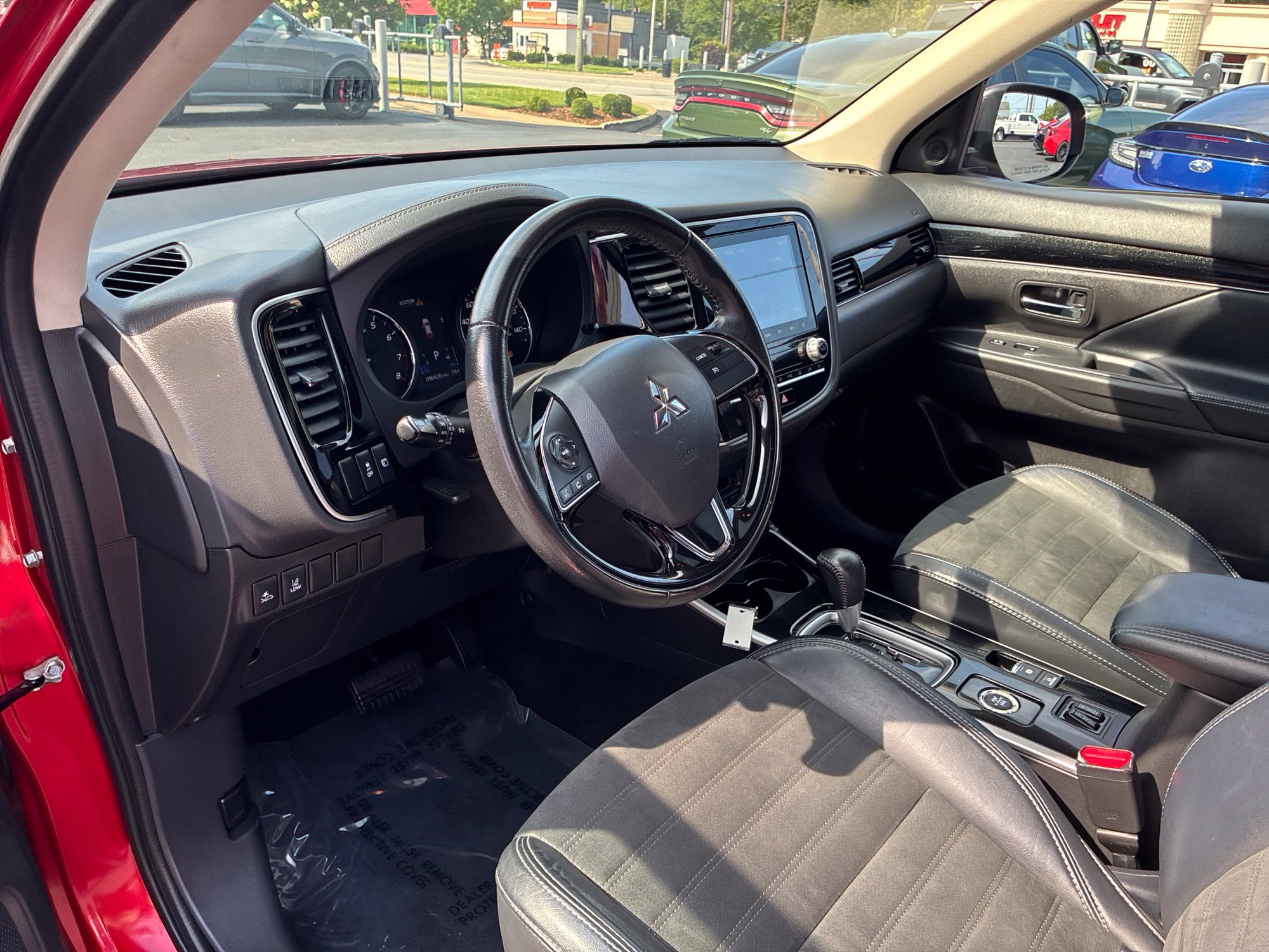 Used 2020 Mitsubishi Outlander SE AWD/4WD image 14