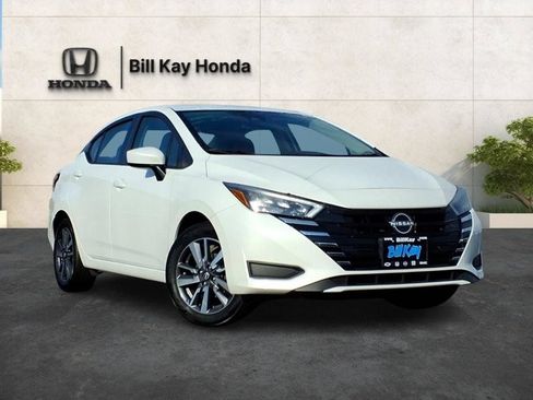 Used 2025 Nissan Versa SV FWD image 5