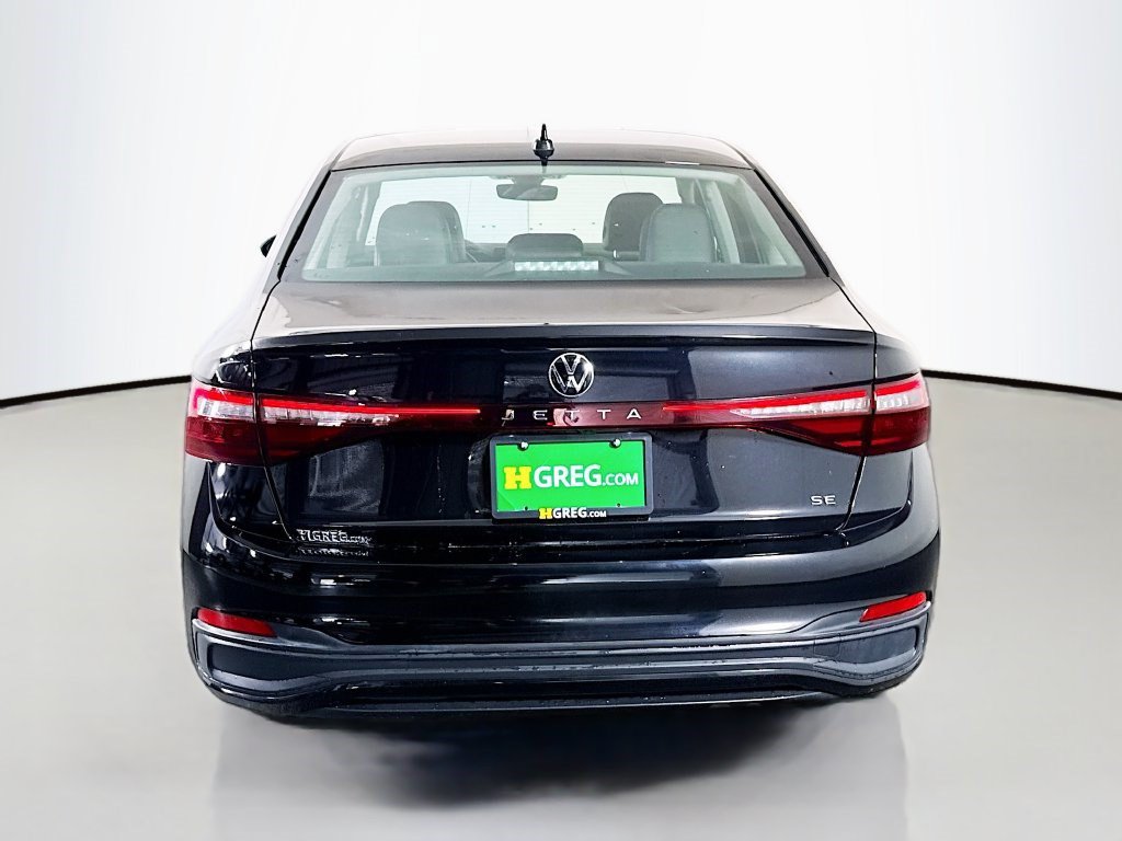 Used 2025 Volkswagen Jetta SE FWD image 8