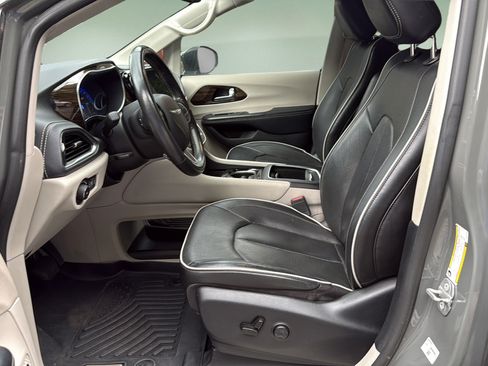 Used 2022 Chrysler Pacifica Limited FWD image 11