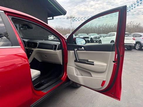 Used 2022 Kia Sportage LX image 14