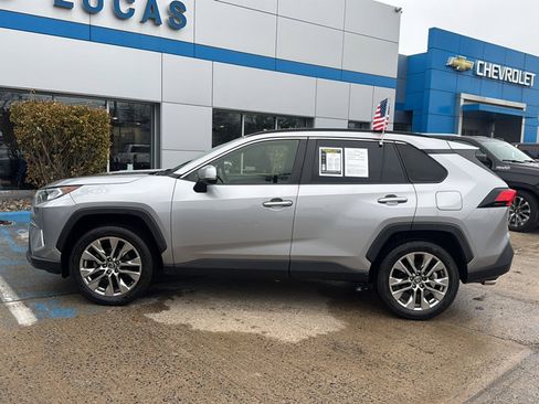 Used 2019 Toyota RAV4 XLE Premium w/ All Weather Liner Package image 8