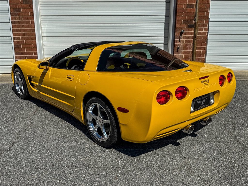 Used 2003 Chevrolet Corvette Coupe w/ Preferred Equipment Group RWD image 23