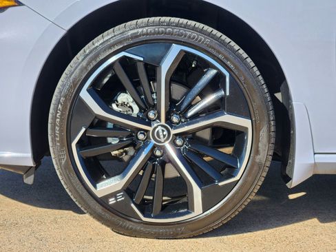 Used 2025 Nissan Altima 2.5 SR image 14