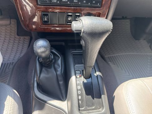 Used 1999 Nissan Pathfinder LE AWD/4WD image 27