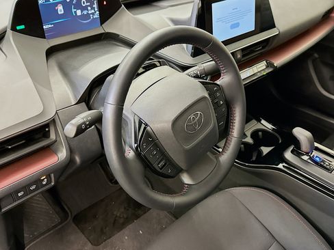 Used 2025 Toyota Prius Plug-In Hybrid image 18