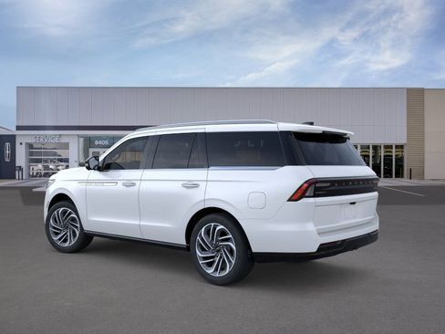 New 2026 Lincoln Navigator Reserve AWD/4WD image 4