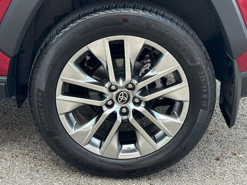 Certified 2021 Toyota RAV4 XLE Premium AWD/4WD image 32