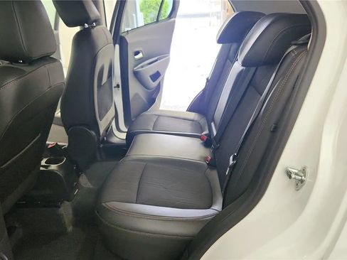 Used 2021 Chevrolet Trax LT w/ LT Convenience Package image 32