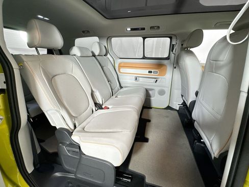 Used 2025 Volkswagen ID. Buzz 1st Edition image 25