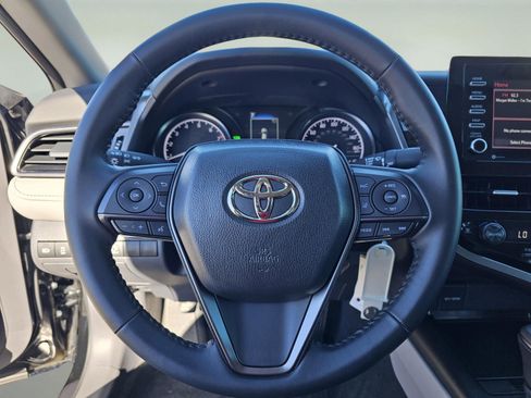 Used 2024 Toyota Camry SE image 18