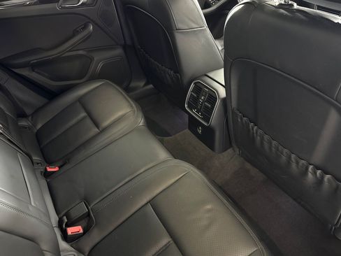 Used 2023 Porsche Macan AWD/4WD image 33
