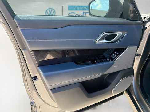 Used 2019 Land Rover Range Rover Velar R-Dynamic SE image 20