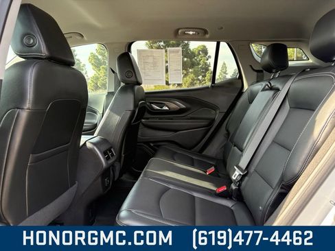 Used 2024 GMC Terrain SLT image 19