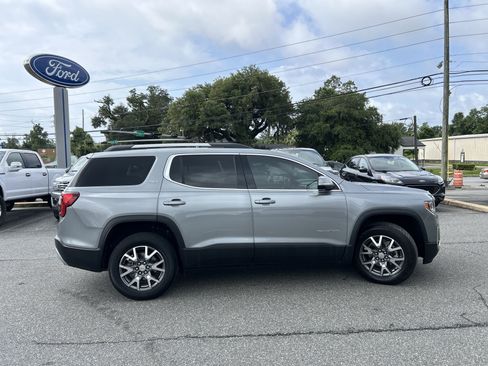 Used 2023 GMC Acadia SLT w/ Technology Package FWD image 8