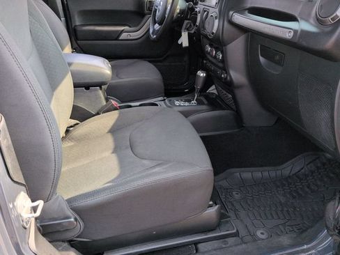 Used 2018 Jeep Wrangler Sport AWD/4WD image 27
