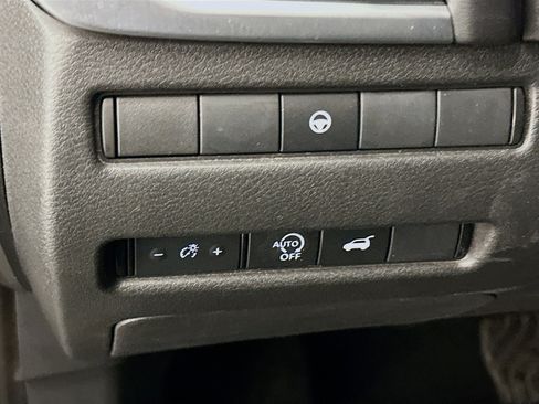 Used 2025 Nissan Rogue SV image 17