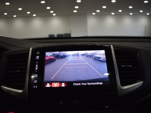 Used 2017 Honda Pilot Touring image 15