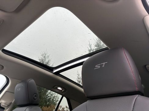 Used 2023 Buick Envision Essence w/ Technology Package I image 28