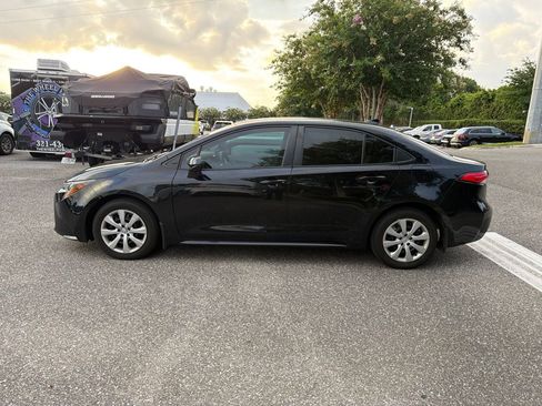 Used 2025 Toyota Corolla LE FWD image 2