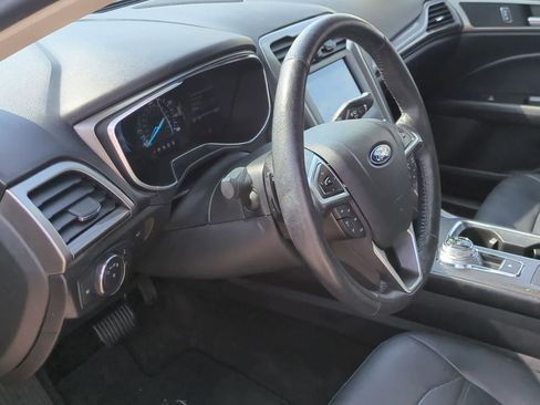 Used 2017 Ford Fusion SE w/ Fusion SE Technology Package AWD/4WD image 10