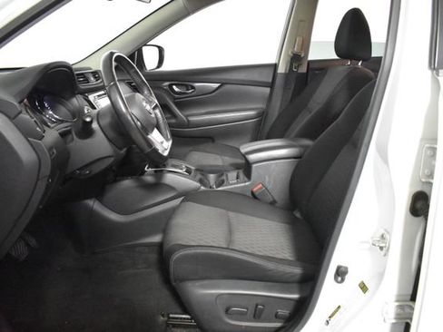Used 2019 Nissan Rogue SV w/ Sun & Sound Touring Package AWD/4WD image 11