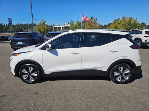 Used 2023 Chevrolet Bolt EUV LT w/ Convenience Package FWD image 8