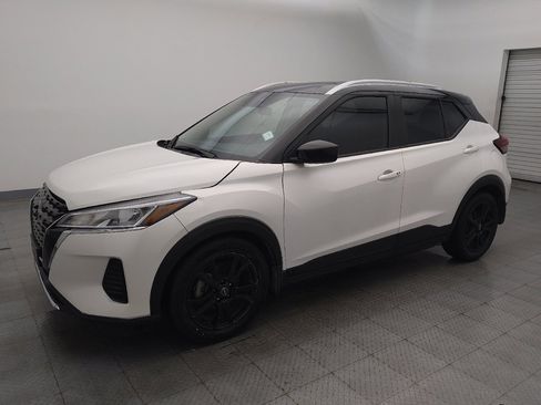 Used 2024 Nissan Kicks SV image 2