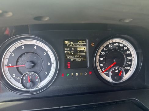 Used 2014 RAM 1500 Classic SLT RWD image 1