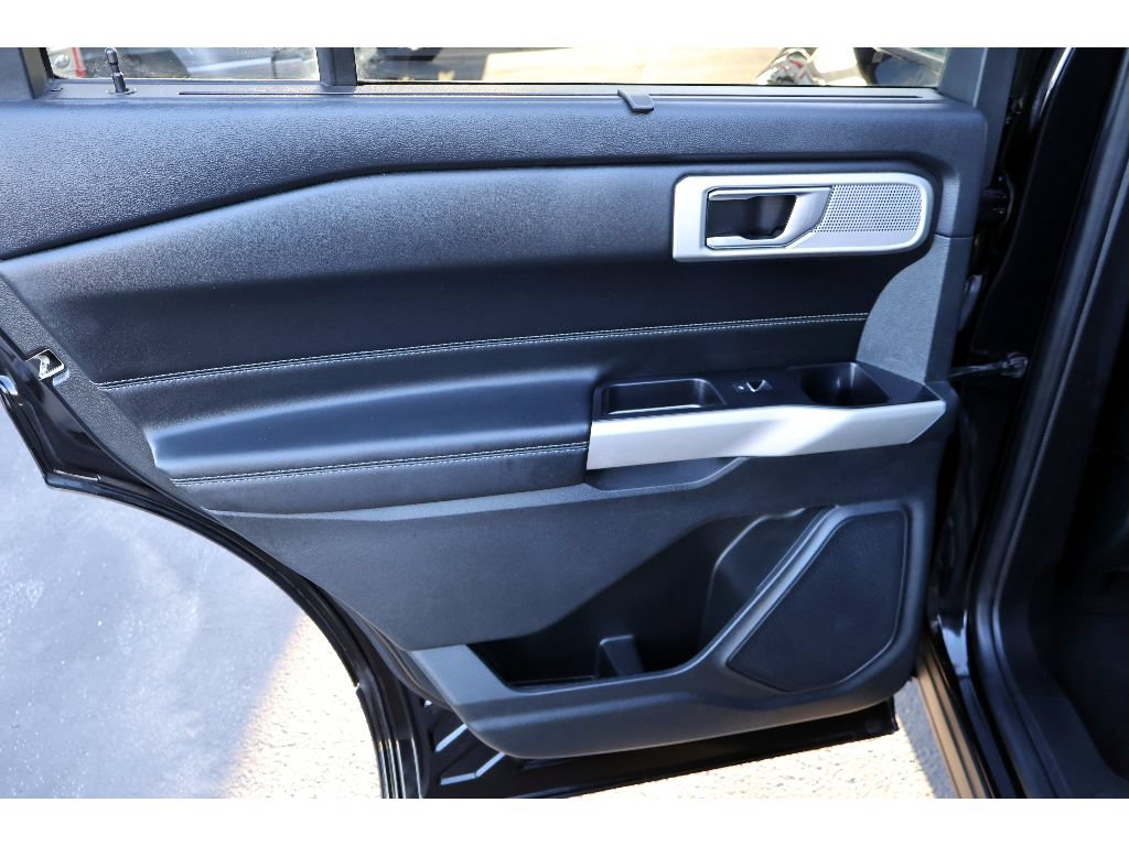 Used 2022 Ford Explorer Limited w/ Equipment Group 301A RWD image 21