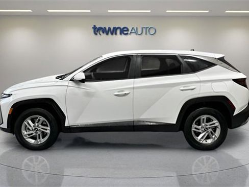 Used 2025 Hyundai Tucson SE image 3