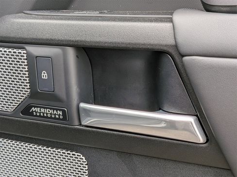 Used 2024 Land Rover Defender 130 V8 image 37