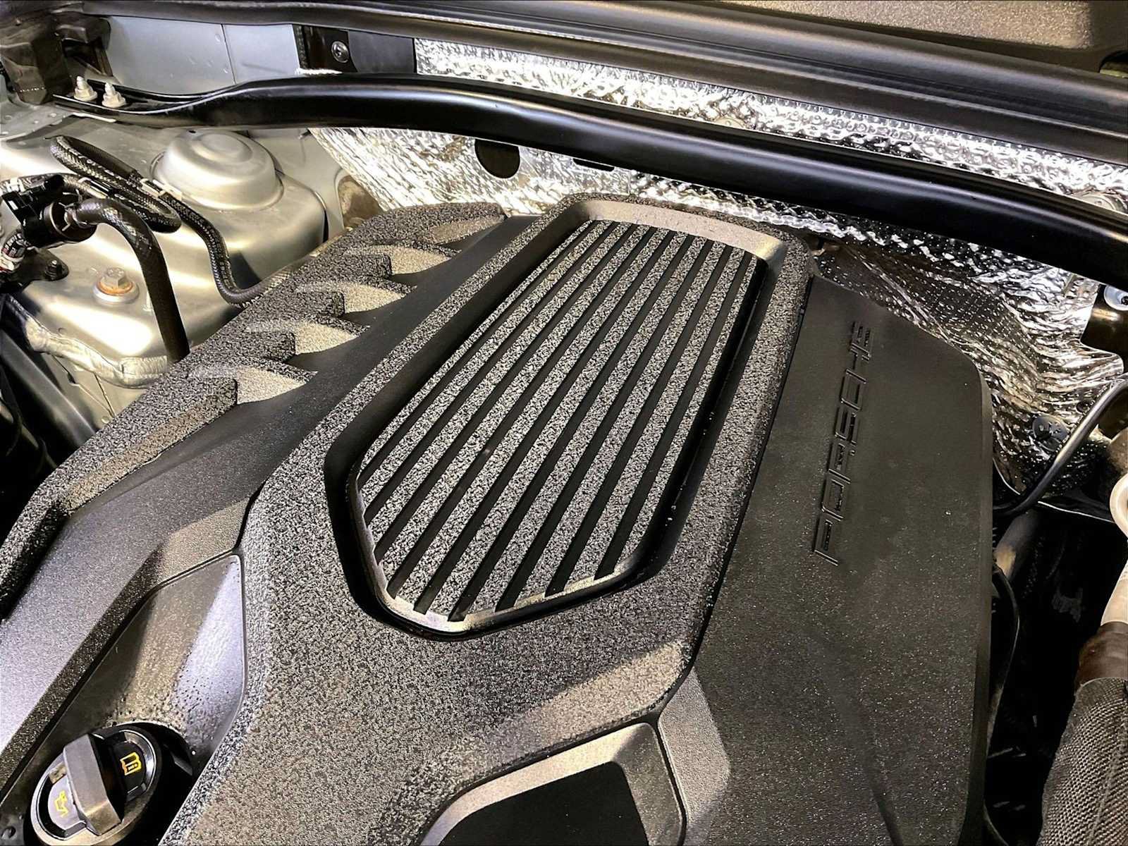 Certified 2023 Porsche Macan AWD/4WD image 33