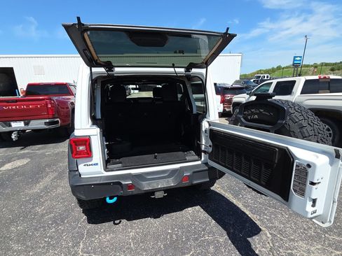Used 2021 Jeep Wrangler Unlimited Rubicon 4xe w/ Cold Weather Group AWD/4WD image 14