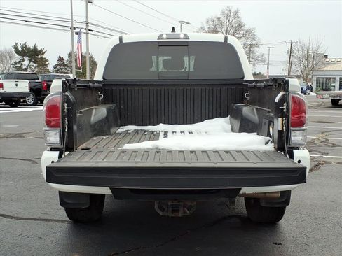 Used 2021 Toyota Tacoma TRD Sport image 11