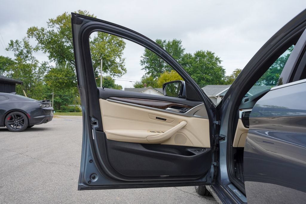 Used 2019 BMW 530e RWD image 28