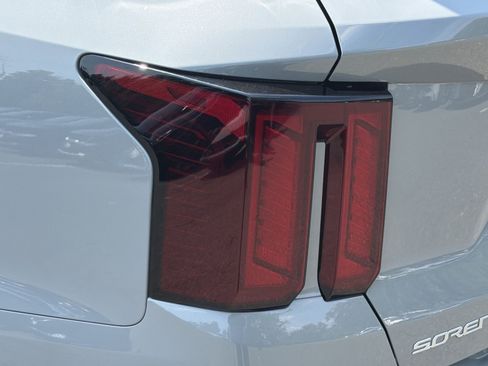 New 2026 Kia Sorento S FWD image 17