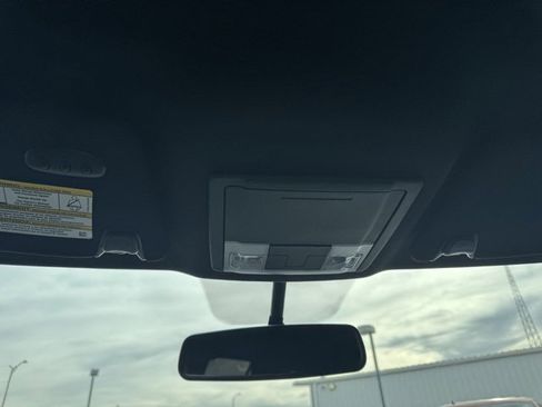 Used 2018 Ford Explorer XLT w/ Equipment Group 202A image 29