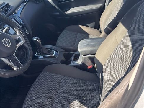 Certified 2021 Nissan Rogue Sport SV image 5