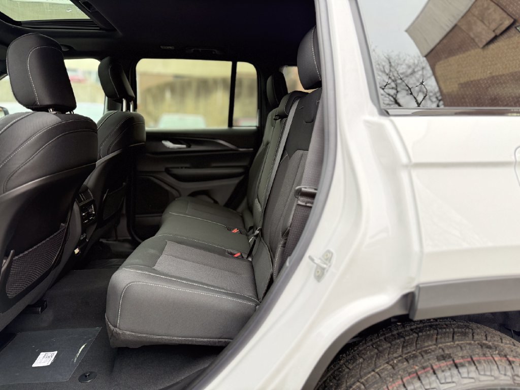 New 2026 Jeep Grand Cherokee Laredo X AWD/4WD image 17