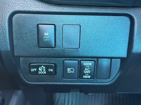 Used 2020 Toyota Tacoma TRD Sport w/ Technology Package AWD/4WD image 12