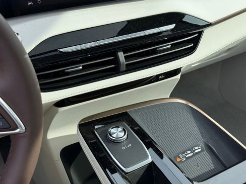New 2026 Buick Enclave Avenir w/ Super Cruise Package FWD image 31